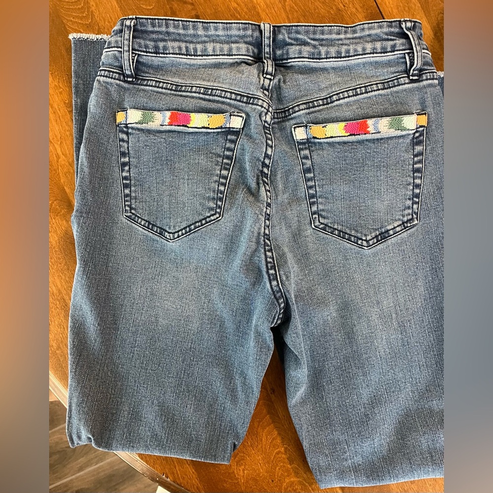 Candace Cameron Bure Blue Jeans w/ Colorful Pocket Straight Leg Size 4 EUC - Picture 4 of 6